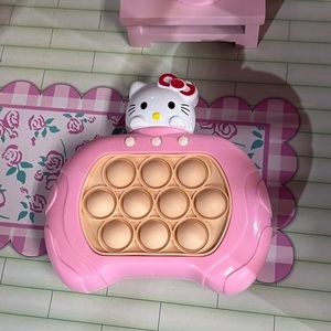 Hello kitty Sanrio quick push pop it game (battery included)